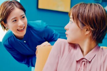 戸惑ってる石原さとみ&満面の笑みの石原さとみ、ツーショット！／OCN CM+メイキング＋インタビュー