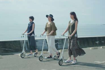 波瑠、香椎由宇、山本美月と“三姉妹”でキックスケーター　尾崎豊の名曲も口ずさむ　「ジーユー」新TVCM スカンツ＆マキシスカート「キックボード」編
