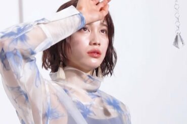 中村ゆりか、シースルーのシャツに透き通る色白美肌／カレンダーメイキング映像