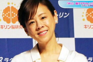 高橋真麻、襟付きカシュクール×リボンで大人可愛いワンピスタイル