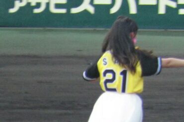 ＮＭＢ４８薮下柊さん始球式　２０１６/７/２７　甲子園球場