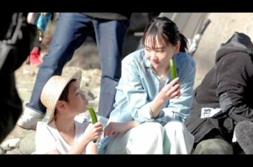 新垣結衣がキュウリをパクッ！ 「うーん、おいしい！」（CM 十六茶 ／新垣結衣 中村倫也 久石譲）