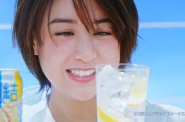 山本美月、白シャツ＆ミニボトムで美脚も　「キリン氷結」CMキャラに