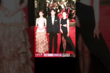 玉城ティナ、イタズラな風に…：『第35回東京国際映画祭』レッドカーペット