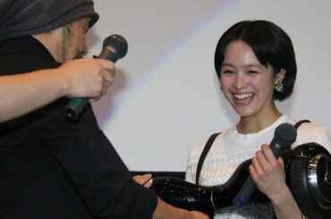 押井守監督、主演の清野菜名にサプライズで「セグウェイ」贈呈！映画「東京無国籍少女」初日舞台あいさつ2　#Mamoru Oshii　#Nana Seino