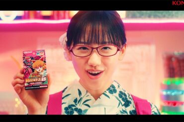 芦田愛菜、浴衣姿で一人五役を熱演！　夏祭りの屋台店員に　「遊戯王ラッシュデュエル」新CM「5つの最強バトルデッキ篇」