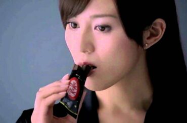 いいなCM　キットカット　比嘉愛未　三浦大知　「ひっぱる」篇