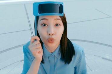 広瀬すずが遮光メガネ片手に「ウーッ！」コミカルな表情　AGC新CM『素材でがんばるＡＧＣ／太陽光発電篇』