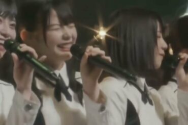 楽しそうに歌う柿崎芽実