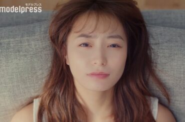 宇垣美里“涙の演技”に初挑戦  美脇＆美脚も披露 「ミュゼプラチナム」新CM「登場篇」「展開篇」メイキング