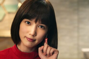 本田翼、動く床の上で華麗なウォーキング披露　田島ルーフィング企業CM 「屋上は問いかける」編、「床は問いかける」編 CM、メーキング映像