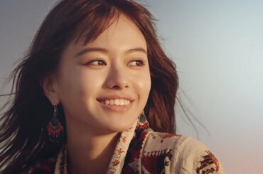 山本舞香、ペルーの砂漠地帯で過酷ロケ　フクロウのウインク撮影に歓喜　「マリモ」企業CMが公開