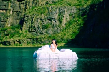 アイナ・ジ・エンド - 神様 [Official Music Video]