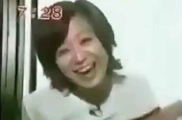 放送事故：命綱のデモ中に女子アナが5階から転落する事故発生！その中継を見た女子アナは何故か爆笑するハプニング