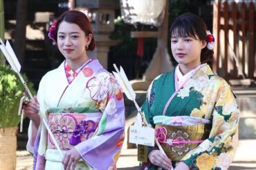 E-girls 新成人 石井杏奈 武部柚那が中目黒で今年の目標祈願！ 「メンバー全員成人したので打ち上げでお酒を飲めるようになった」