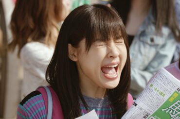 土屋太鳳＆高畑充希、競馬場で叫ぶ「そのままー！差せー！！」　JRA「UMAJO」新ウェブムービーが公開