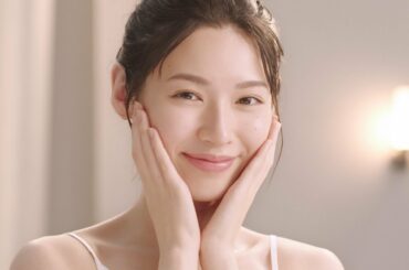 “ゼクシィCM美女”白石聖、美背中＆美脚も　風呂上がりのケアで“ツヤツヤ”肌に　「キュレル」新CM