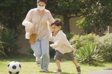 平愛梨、長男バンビーノ君と一緒にサッカー　子育てで最近怒ったエピソードも　「N organic」新CM＆インタビュー