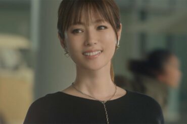 深田恭子、スマートパンツで美脚披露　凛としたウォーキングも　ユニクロ新CMが公開