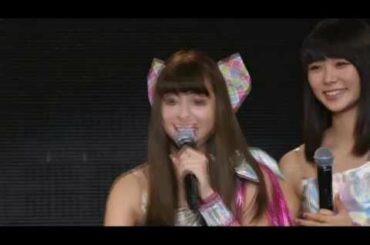 大川藍、朝日に腕をつかまれる。