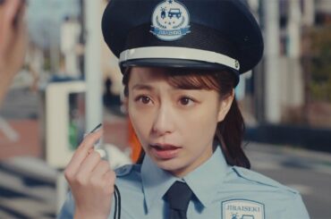宇垣美里、キュートなガードマン姿でパトロール！　ガソリンスタンド店員やクールなバイカーにも　WEBムービー「ウガキ!トツゲキ!自賠責!」公開