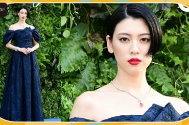三吉彩花、美デコルテ際立つ肩出しドレス＆6億円超の「ティファニー」身に着け「光栄」　「ブルーブック 2022：ボタニカ」ガラ イベント