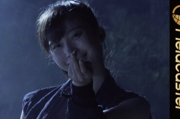 小倉優香が不敵な笑みを浮かべる