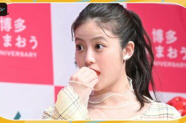 今田美桜、地元・福岡の巨大いちごを一口でガブリッ！　モグモグする姿も可愛い　「博多あまおう 20周年プレスイベント」