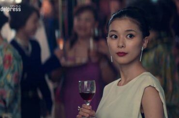 芳根京子、大人びた白のドレスで魅了 映画『Arc アーク』本編映像