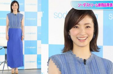 上戸彩、ノースリーブワンピ×サンダルで大人の夏コーデ　ナチュラルな外ハネヘアで