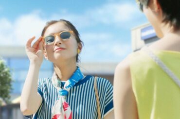 芳根京子、サングラスかけてキメ顔！佐久間由衣と夏の買い物楽しむ　三井アウトレットパーク新CM「夏のリフレッシュ」編