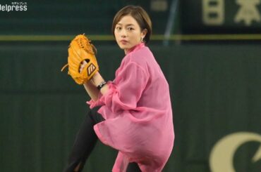 石原さとみ、始球式で斎藤雅樹のサイドスロー投法を披露 「だるそうに」を意識しすぎてノーバンならず『サントリー ドリームマッチ 2021』