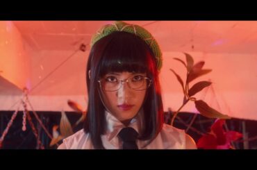 浅川梨奈がハイテンションで大暴れ 「血まみれスケバンチェーンソーRED」特報解禁