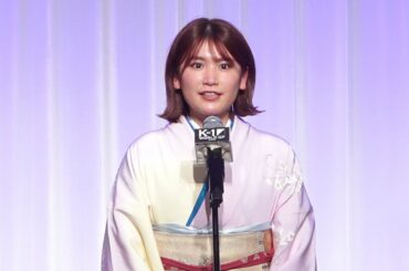 久松郁実、K-1表彰式に艶やかな着物姿で登場　椿原龍矢を絶賛「リングの外でも風格」　『K-1 AWARDS 2021』表彰式