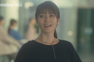 深田恭子、美脚際立つパンツスタイル披露 華麗なウォーキングで魅了 「UNIQLO」新CM「明日、何を着ますか？スマートパンツ篇」