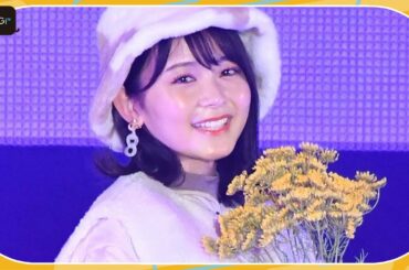 久間田琳加、ミニワンピで美脚見せ　アウター重ね着の秋冬ガーリーコーデ　「Rakuten GirlsAward 2022 A／W」