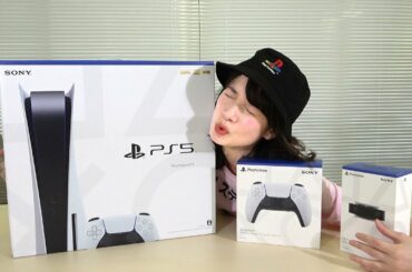 本日発売！ＰＳ５と宇内梨沙が初対面！