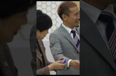 🔵🔴小池百合子都知事も興味津々なブラボーグッズ販売中です!!🙌😆 #shorts #長友佑都 #fctokyo