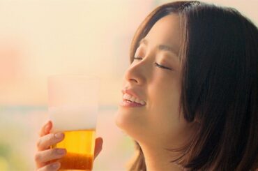 上戸彩、ニッチェ近藤と再会でうれし泣き！幸せで“晴れやか”な表情／「クリアアサヒ 」CM＋メイキング＋インタビュー