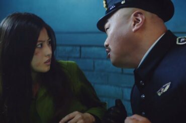 今田美桜、迫りくるクロちゃんの勢いに思わず引く!?瑛太も「キモイんだよ」　『モンストプリズン』シリーズ新CM「モンストプリズン 脱獄」篇