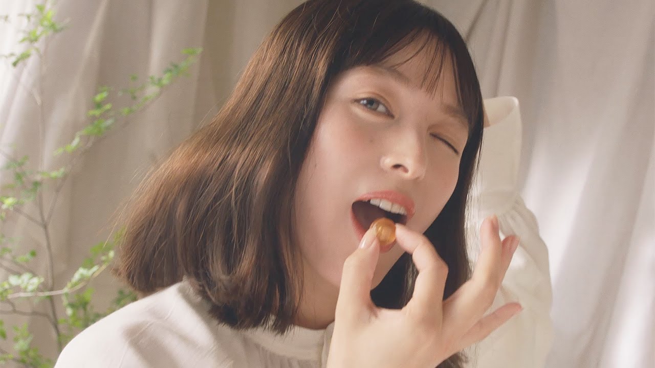 清野菜名、おちゃめな“ごきげんポーズ”連発 キュートな魅力が全開! カンロ「健康のど飴」新CM 清野菜名、おちゃめな“ごきげんポーズ”連発 キュートな魅力が全開! カンロ「健康のど飴」新CM