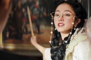 満島ひかり、松田龍平を指揮棒で操る!?　くるくると踊らされるおちゃめな姿　UQ mobile「UQUEEN」新CM「合唱団」編