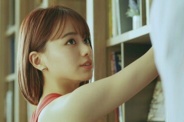 山本舞香、背中見せワンピで小関裕太と「手つなぐ？」胸キュン展開に…　「銀座カラー」新CMが公開