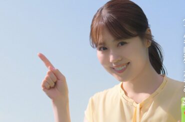 有村架純、後輩・松本穂香に“独特なポーズ”披露　「お～いお茶」TVCM