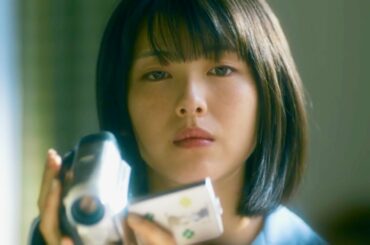 浜辺美波、親友・岸井ゆきのの寝顔を撮影、何を思う？映画『やがて海へと届く』本編映像