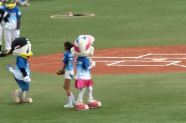 岡副麻希ファーストピッチセレモニー　2016/8/14 QVCマリンフィールド