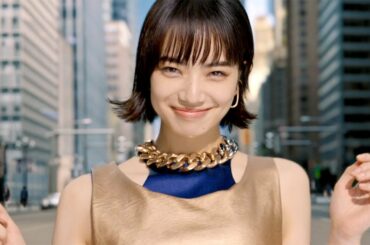 小松菜奈、美脚＆美肌際立つ！ノリノリでウオーキング　アネッサ新CM「シミ対策に、迷いなし。」編