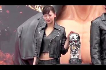 西内まりや、巨大シュワ型ターミネーターにコーフン！／映画『ターミネーター：新起動／ジェニシス』公開記念イベント