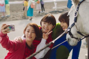 土屋太鳳、高畑充希、葵わかな…“朝ドラヒロイン”が仲良くセルフィー　柳楽優弥＆中川大志は思わず嫉妬？　JRAの新WEBムービーが公開
