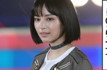 広瀬すず、ミニスカで「ガールズアワード」トップバッター　「ガールズアワード2016 A／W」　#Suzu Hirose　#Girls Award